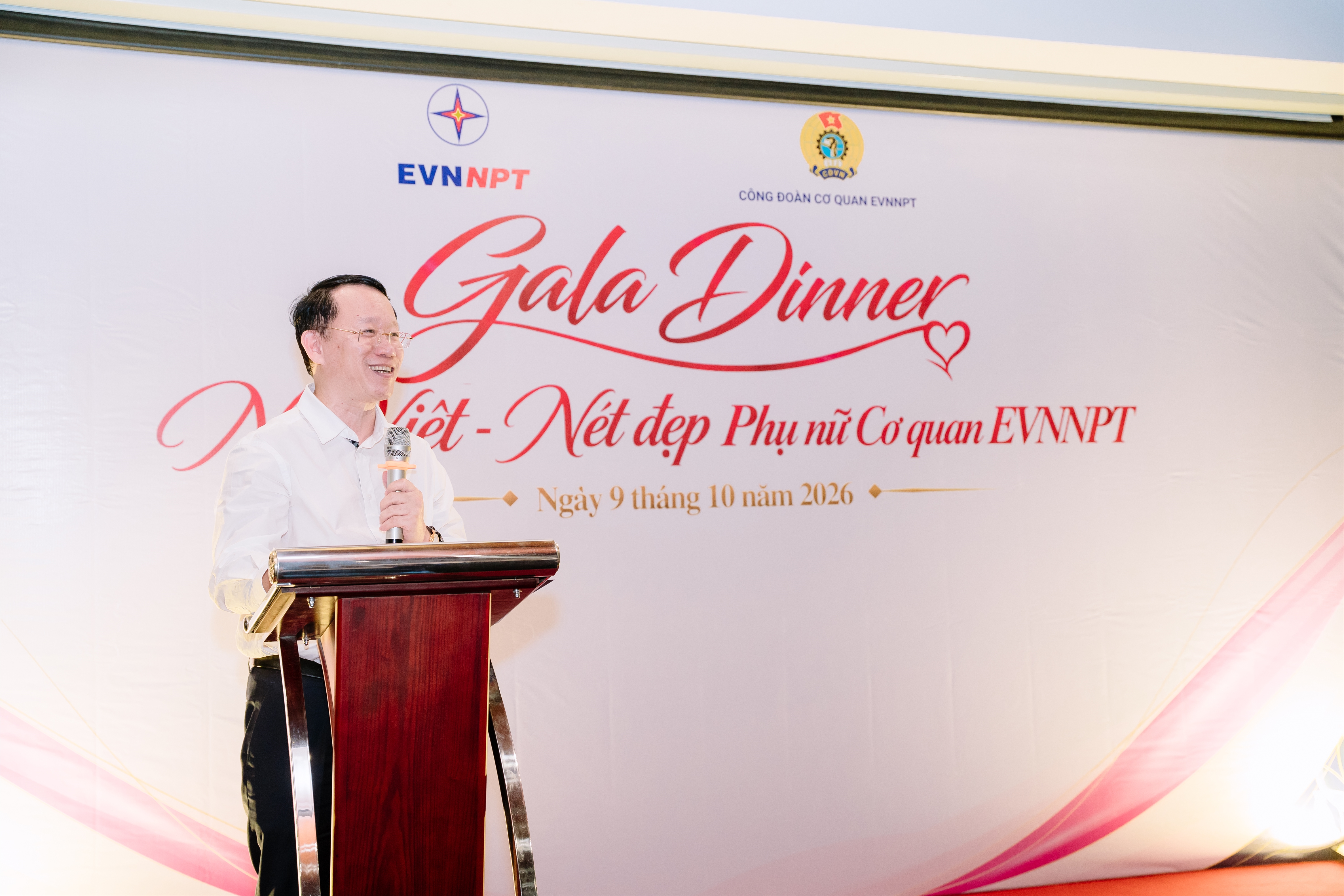 Chủ tịch HĐTV phát biểu chúc mừng chị em Cơ quan EVNNPT